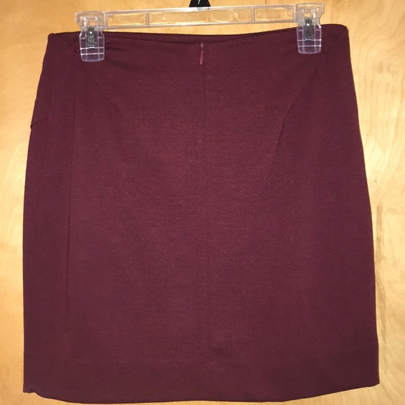 Maroon skirt - Picture 2 of 4